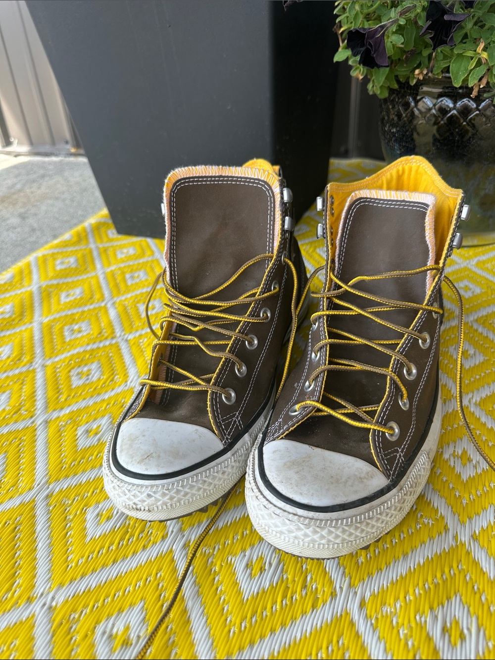 Converse grey and yellow high top sneakers men’s size 11/ women’s size 13 - Picture 3 of 5